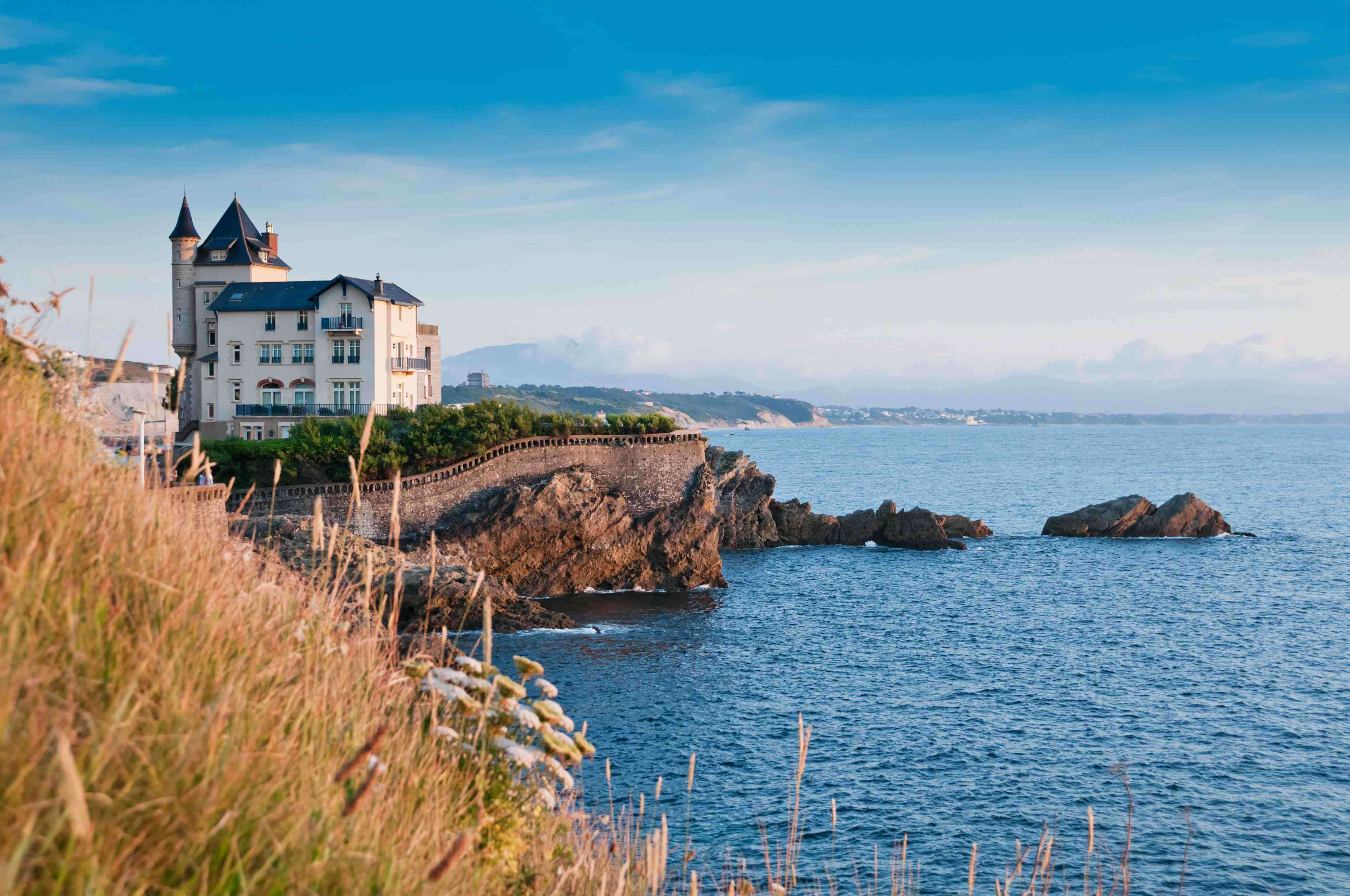 Quels sont les tarifs de location au camping Suhiberry sur la Côte Basque ?